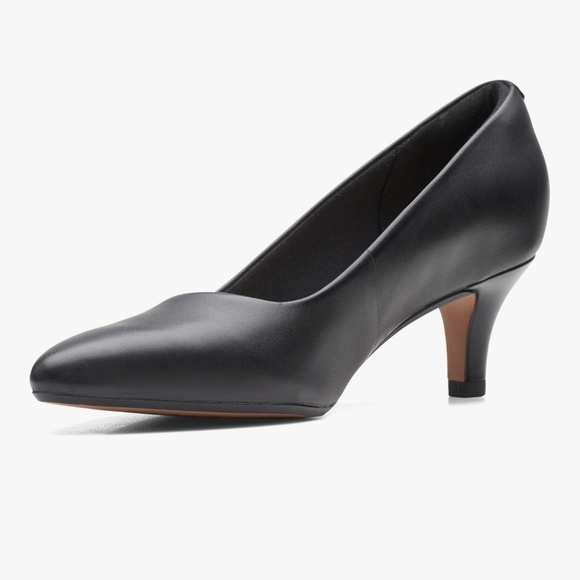 Classic Black Women's Pumps - Picture 4 of 16